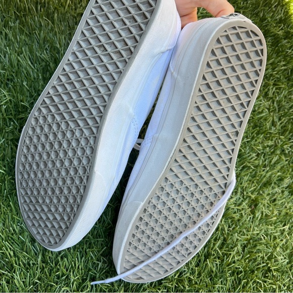 Used solid white authentic style Vans, Size 12 Men’s - Picture 4 of 6